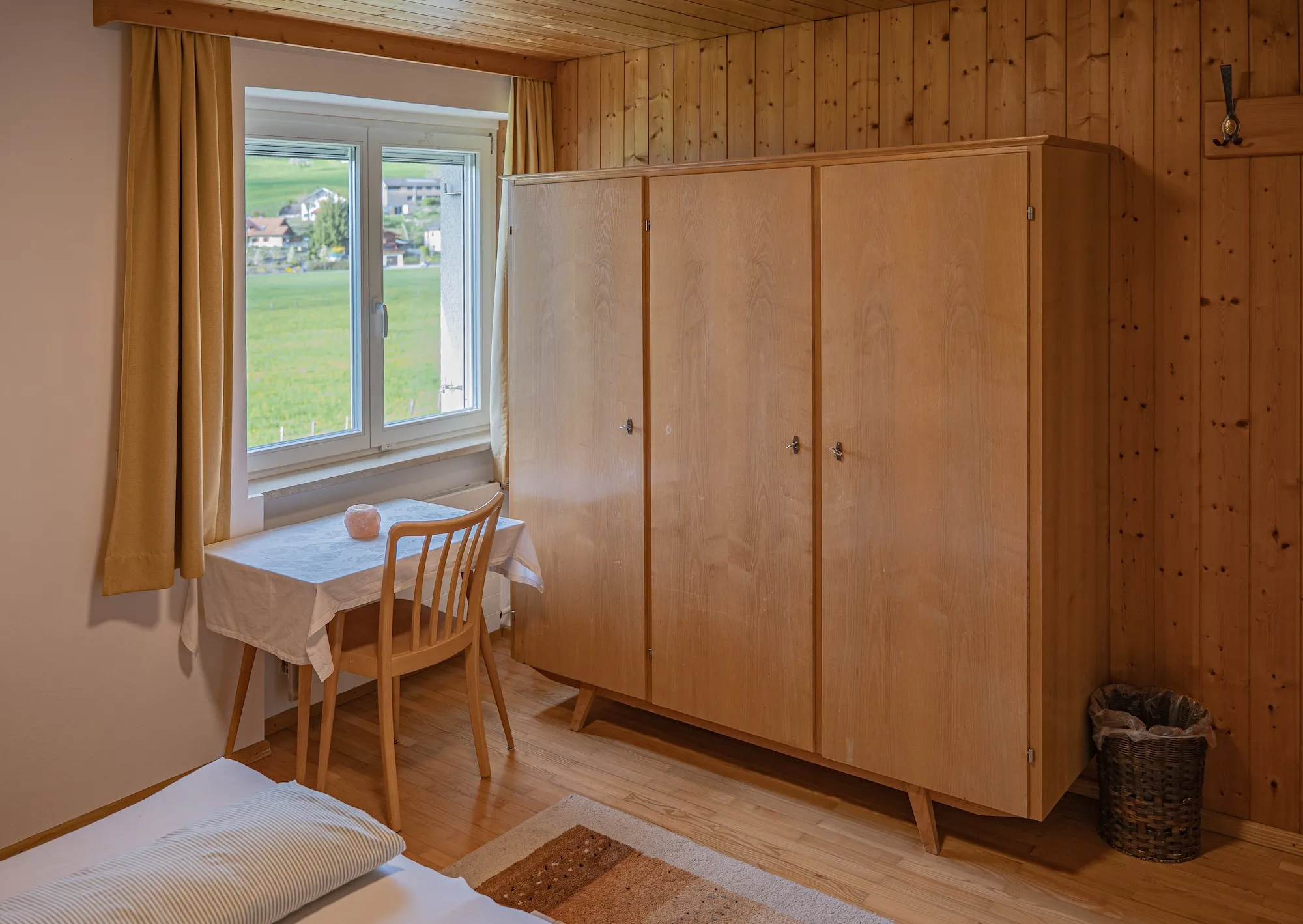 Schlafzimmer 2 Stauraum Ferienwohnung Bregenzerwald